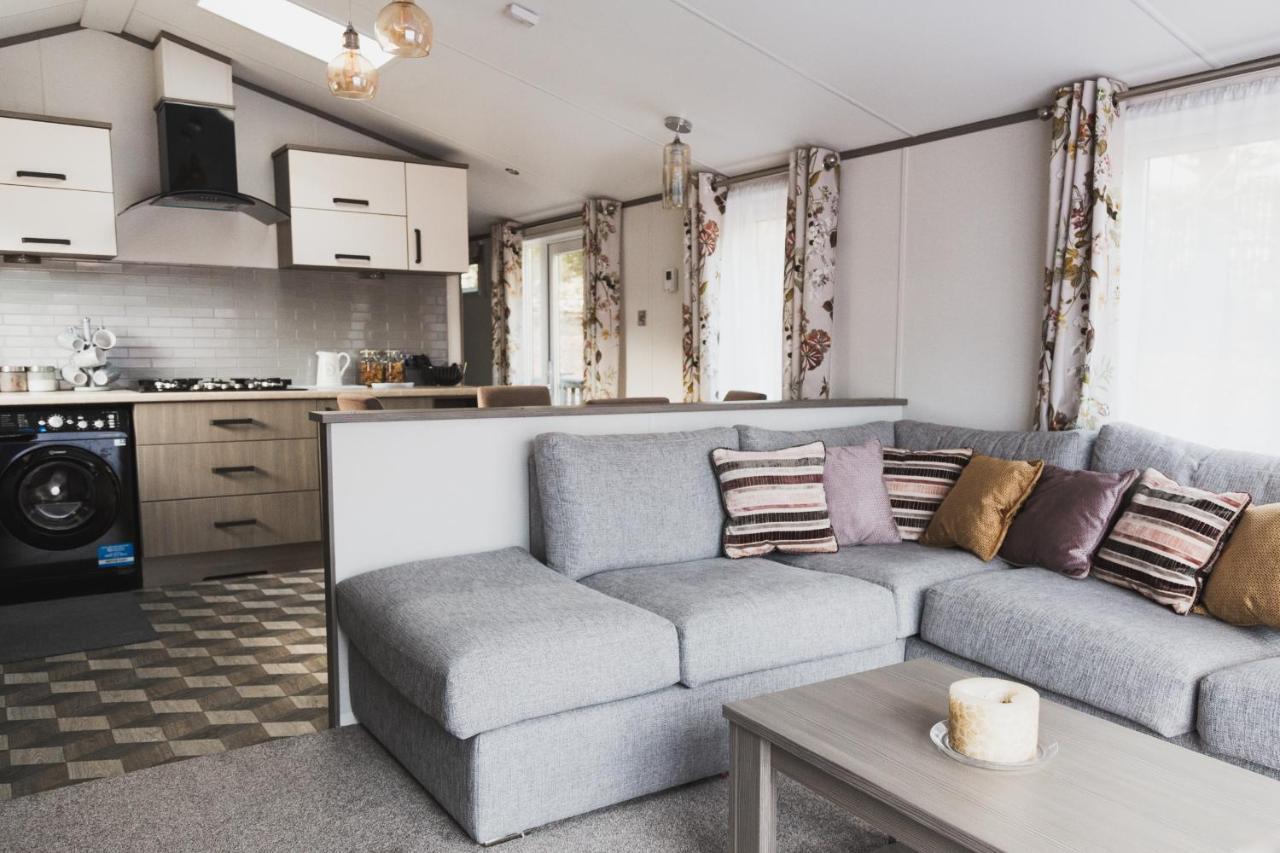 Atlas Ovation Lodge Auchterarder Bagian luar foto