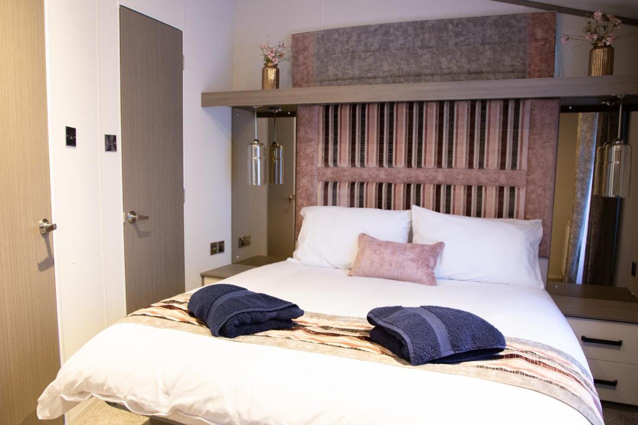 Atlas Ovation Lodge Auchterarder Bagian luar foto