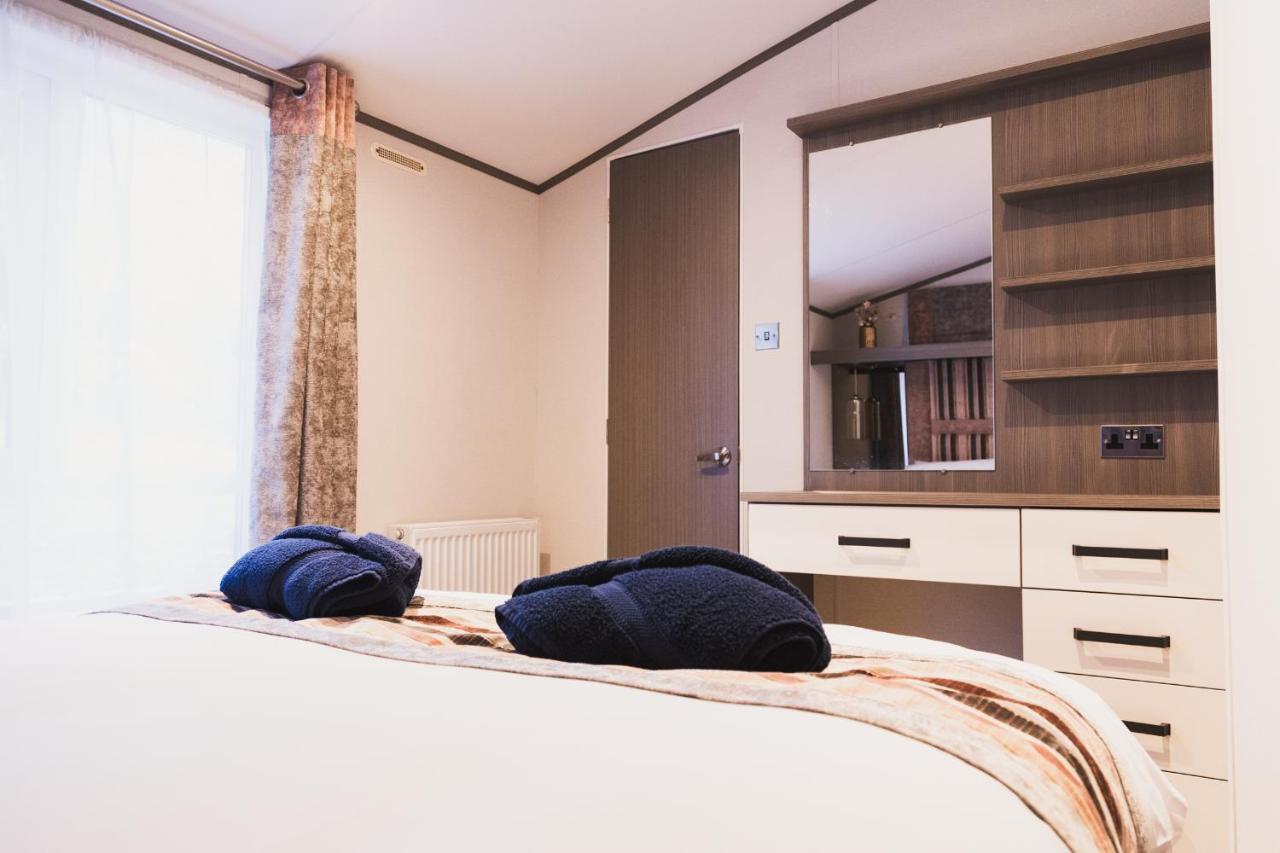 Atlas Ovation Lodge Auchterarder Bagian luar foto