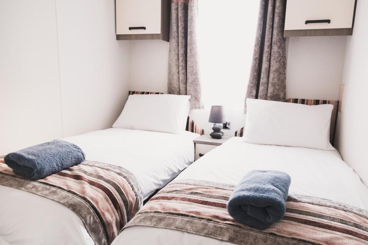Atlas Ovation Lodge Auchterarder Bagian luar foto